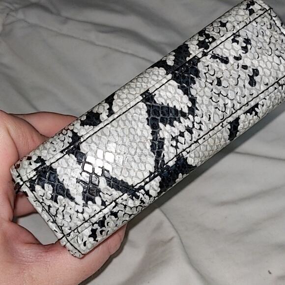 Small‎ Nine West faux snakeskin clutch - Picture 4 of 9